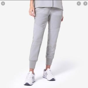 Figs Esteli Moto joggers set in Cement XS and Catarina top XS